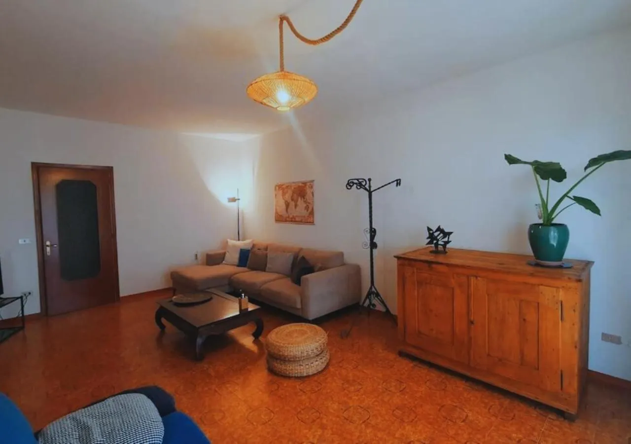 Contacten van El Lugo Apartment